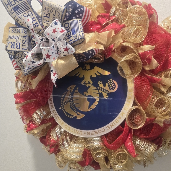 Patriotic Marine Corps Holiday Wreath - Red and Gold Changing Sign - Picture 1 of 2